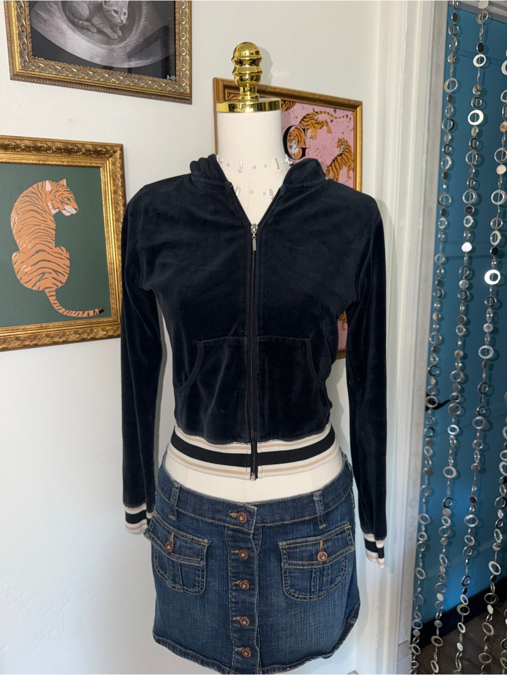Vintage Y2K Black Velvet Zip-Up Hoodie Jacket with Striped Hem